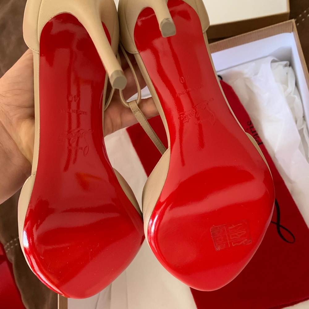 Christian Louboutin ~ Senora Patent T-Strap Sandal - Picture 3 of 4